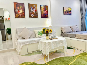 Phòng tại Vinhomes Smart City nội thất cao cấp, tầng trung, ban công thoáng